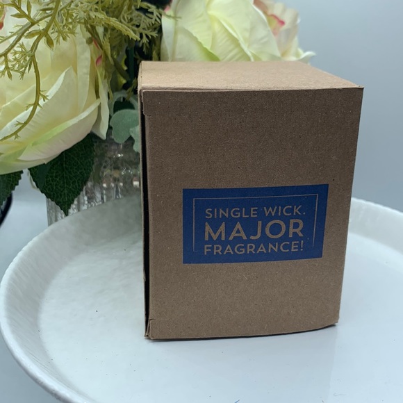 Bath & Body Works Warm Vanilla Sugar Signature Single Wick Candle - Picture 4 of 4